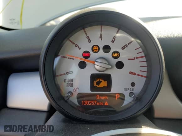 2012 MINI Hardtop с VIN WMWSU3C52CT260986, выставлен на аукционе Copart как лот 81976875 с пробегом 130 257 миль миль и Списание • Salvage title. История ставок и продаж доступна на DreamBid. Изображение 9.