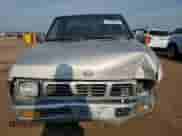 1996 Nissan Frontier XE z VIN 1N6SD16S8TC351606, wystawiony jako Copart lot #67078455 z przebiegiem 257 988 mil mil oraz Szkoda całkowita • Salvage title. Historia ofert i sprzedaży dostępna na DreamBid. Obrazek 5.