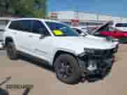 2025 Jeep Grand Cherokee Altitude X z VIN 1C4RJJAG0S8651834, wystawiony jako IAAI lot #41992629 z przebiegiem 4 239 mil mil oraz . Historia ofert i sprzedaży dostępna na DreamBid. Obrazek 1.