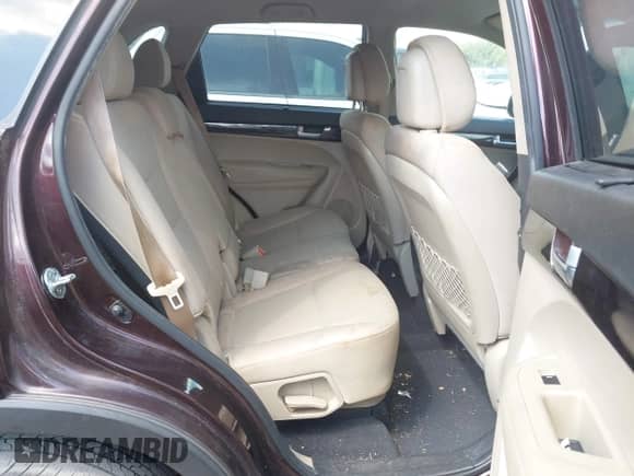 2014 Kia Sorento LX z VIN 5XYKT4A63EG539529, wystawiony jako IAAI lot #43125158 z przebiegiem 103 449 mil mil oraz . Historia ofert i sprzedaży dostępna na DreamBid. Obrazek 8.