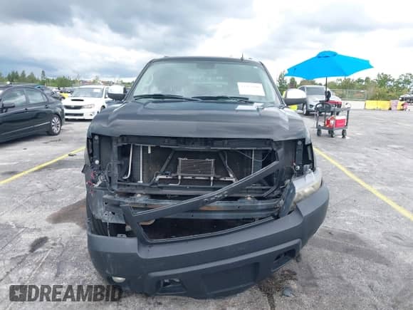 2011 Chevrolet Suburban LS с VIN 1GNSCHE0XBR255235, выставлен на аукционе IAAI как лот 42913106 с пробегом 205 837 миль миль и . История ставок и продаж доступна на DreamBid. Изображение 6.