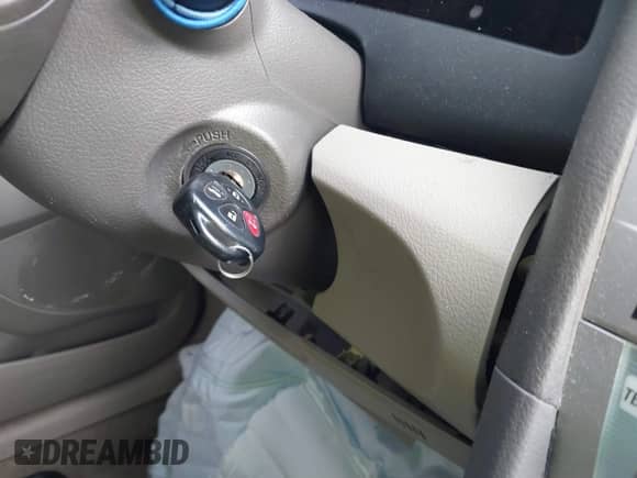 2007 Toyota Camry XLE z VIN JTNBE46K173028081, wystawiony jako IAAI lot #43234560 z przebiegiem 196 803 mil mil oraz . Historia ofert i sprzedaży dostępna na DreamBid. Obrazek 11.