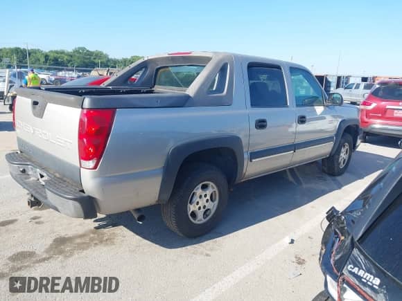 2004 Chevrolet Avalanche Z66 с VIN 3GNEC12T64G141108, выставлен на аукционе IAAI как лот 43060511 с пробегом 307 763 миль миль и . История ставок и продаж доступна на DreamBid. Изображение 4.