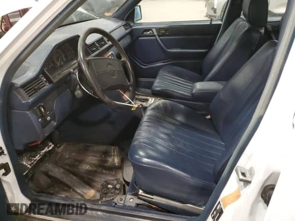 1987 Mercedes-Benz 300 с VIN WDBEB93D9HF036375, выставлен на аукционе Copart как лот 85326994 с пробегом 175 986 миль миль и Списание • Salvage title. История ставок и продаж доступна на DreamBid. Изображение 7.