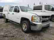 2009 Chevrolet Silverado 2500HD Work Truck z VIN 1GCHC43K59F157421, wystawiony jako Copart lot #73585914 z przebiegiem 243 185 mil mil oraz Szkoda całkowita • Salvage title. Historia ofert i sprzedaży dostępna na DreamBid. Obrazek 4.