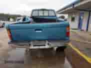 1997 Toyota Tacoma z VIN 4TAWM72NXVZ296658, wystawiony jako Copart lot #78831984 z przebiegiem 228 827 mil mil oraz Szkoda całkowita • Salvage title. Historia ofert i sprzedaży dostępna na DreamBid. Obrazek 6.