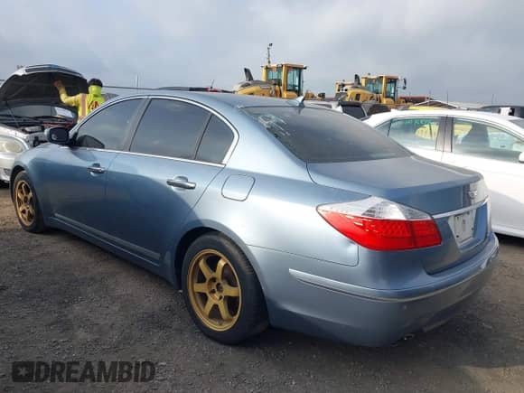 2009 Hyundai Genesis z VIN KMHGC46F09U040315, wystawiony jako IAAI lot #42748053 z przebiegiem 184 640 mil mil oraz . Historia ofert i sprzedaży dostępna na DreamBid. Obrazek 3.