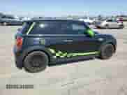 2018 MINI Hardtop Cooper with VIN WMWXP5C54J2G64015, listed as a Copart auction lot 61866865 with 32,927 mi miles and Salvage title. Bid and sale history available at DreamBid. Image 3.