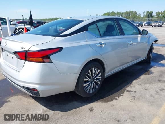 2024 Nissan Altima SV with VIN 1N4BL4DV0RN341286, listed as a IAAI auction lot 43330527 with 39,042 mi miles and . Bid and sale history available at DreamBid. Image 4.