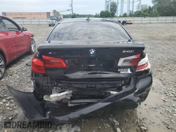 2019 BMW 5 Series 540i xDrive z VIN WBAJE7C5XKWD55540, wystawiony jako Copart lot #63302835 z przebiegiem 123 219 mil mil oraz Szkoda całkowita • Salvage title. Historia ofert i sprzedaży dostępna na DreamBid. Obrazek 6.