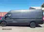 2023 Ram ProMaster Cargo z VIN 3C6MRVJG1PE600373, wystawiony jako IAAI lot #42653931 z przebiegiem 29 267 mil mil oraz . Historia ofert i sprzedaży dostępna na DreamBid. Obrazek 14.