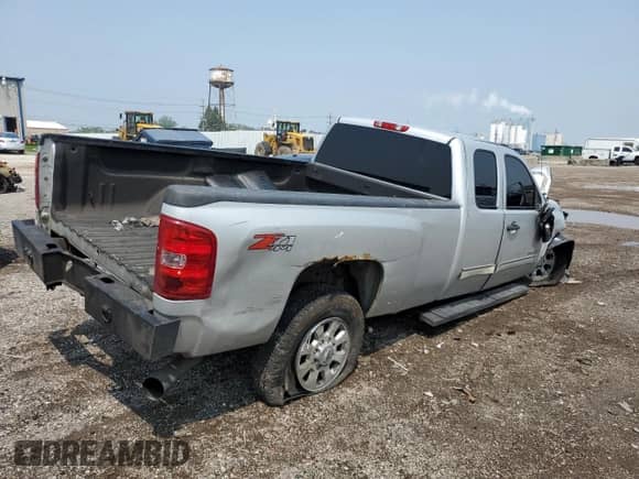 2011 Chevrolet Silverado 3500HD DRW LT с VIN 1GC5K0C85BZ358517, выставлен на аукционе Copart как лот 59889425 с пробегом 71 293 миль миль и Списание • Salvage title. История ставок и продаж доступна на DreamBid. Изображение 3.