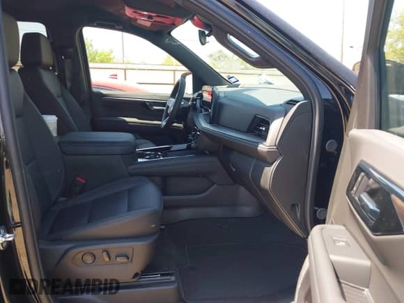 2025 Chevrolet Tahoe LT z VIN 1GNS5NRD5SR236730, wystawiony jako IAAI lot #41878139 z przebiegiem 244 mil mil oraz . Historia ofert i sprzedaży dostępna na DreamBid. Obrazek 5.