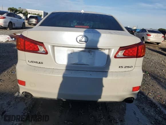 2010 Lexus IS 250 z VIN JTHBF5C28A5117085, wystawiony jako Copart lot #80249915 z przebiegiem 181 022 mil mil oraz Nie do naprawy • Non repairable. Historia ofert i sprzedaży dostępna na DreamBid. Obrazek 6.