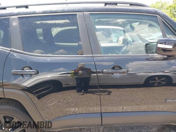 2018 Jeep Renegade Latitude z VIN ZACCJBBB2JPH59443, wystawiony jako IAAI lot #42555557 z przebiegiem 66 689 mil mil oraz . Historia ofert i sprzedaży dostępna na DreamBid. Obrazek 13.
