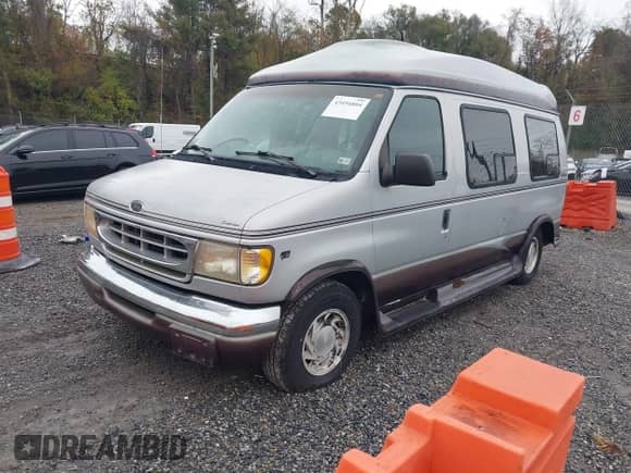 2000 Ford Econoline Cargo Recreational with VIN 1FDRE14L0YHA13102, listed as a IAAI auction lot 43494804 with 115,750 mi miles and . Bid and sale history available at DreamBid. Image 2.