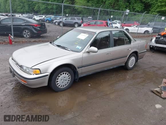 1993 Honda Accord LX z VIN JHMCB7650PC050732, wystawiony jako IAAI lot #42269319 z przebiegiem 77 651 mil mil oraz . Historia ofert i sprzedaży dostępna na DreamBid. Obrazek 17.