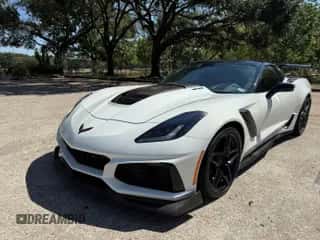 2019 Chevrolet Corvette ZR1 3ZR z VIN 1G1Y52D97K5801838, wystawiony jako IAAI lot #43352323 z przebiegiem 15 569 mil mil oraz . Historia ofert i sprzedaży dostępna na DreamBid. Obrazek 2.