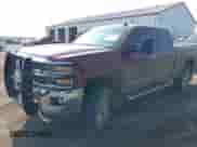 2015 Chevrolet Silverado 2500HD LTZ z VIN 1GC1KWEGXFF195764, wystawiony jako IAAI lot #42810495 z przebiegiem 150 246 mil mil oraz . Historia ofert i sprzedaży dostępna na DreamBid. Obrazek 17.