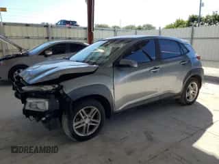 2019 Hyundai Kona SE z VIN KM8K12AA3KU208910, wystawiony jako Copart lot #89709305 z przebiegiem 103 791 mil mil oraz Czysty tytuł • Clean title. Historia ofert i sprzedaży dostępna na DreamBid. Obrazek 1.