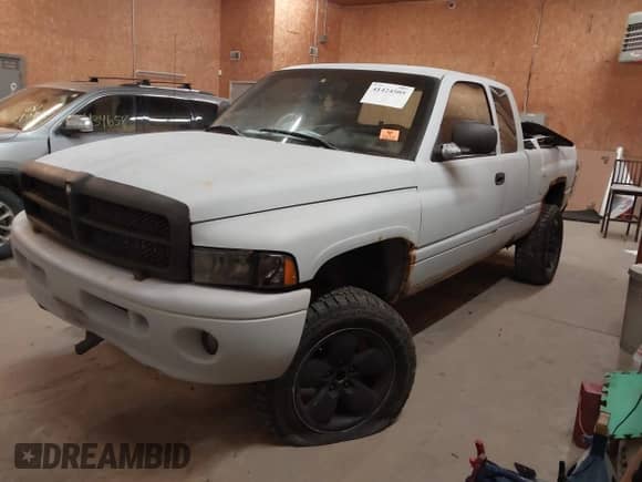 2001 Dodge 1500 с VIN 3B7HF13Z41M512733, выставлен на аукционе IAAI как лот 41424505 с пробегом 221 485 миль миль и . История ставок и продаж доступна на DreamBid. Изображение 2.