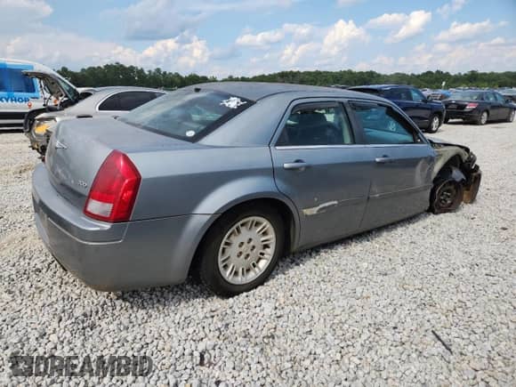 2006 Chrysler 300 with VIN 2C3KA43R06H180208, listed as a Copart auction lot 68349045 with 77,559 mi miles and Salvage title. Bid and sale history available at DreamBid. Image 3.