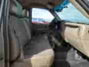 2002 Chevrolet Silverado 2500HD z VIN 1GCHC24U52E129070, wystawiony jako Copart lot #81715235 z przebiegiem Nie podano mil oraz Szkoda całkowita • Salvage title. Historia ofert i sprzedaży dostępna na DreamBid. Obrazek 10.