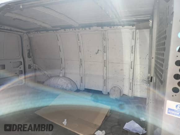 2006 Chevrolet Express Cargo z VIN 1GCFG15X461129864, wystawiony jako Copart lot #70384215 z przebiegiem Nie podano mil oraz Szkoda całkowita • Salvage title. Historia ofert i sprzedaży dostępna na DreamBid. Obrazek 10.