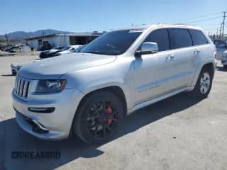 2012 Jeep Grand Cherokee SRT-8 z VIN 1C4RJFDJ6CC279208, wystawiony jako Copart lot #49708225 z przebiegiem 93 647 mil mil oraz Szkoda całkowita • Salvage title. Historia ofert i sprzedaży dostępna na DreamBid. Obrazek 1.