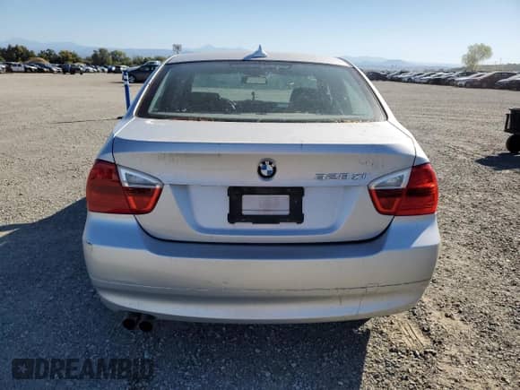 2007 BMW 3 Series 328xi z VIN WBAVC73557KP33136, wystawiony jako Copart lot #85649935 z przebiegiem 178 613 mil mil oraz Czysty tytuł • Clean title. Historia ofert i sprzedaży dostępna na DreamBid. Obrazek 6.