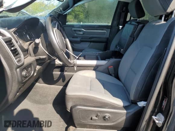 2021 Ram 1500 Big Horn z VIN 1C6SRFBT7MN687745, wystawiony jako Copart lot #68252265 z przebiegiem 33 705 mil mil oraz Szkoda całkowita • Salvage title. Historia ofert i sprzedaży dostępna na DreamBid. Obrazek 7.