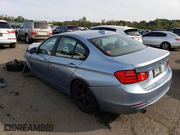 2015 BMW 3 Series 320i xDrive с VIN WBA3C3C52FP664701, выставлен на аукционе Copart как лот 81791715 с пробегом 127 729 миль миль и Чистый • Clean title. История ставок и продаж доступна на DreamBid. Изображение 2.