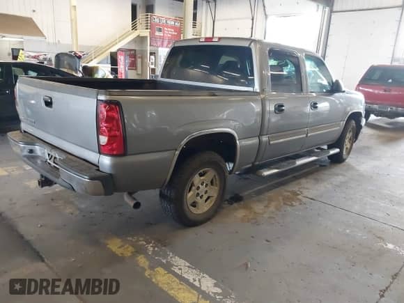 2006 Chevrolet Silverado 1500 LT3 z VIN 2GCEK13T661134570, wystawiony jako IAAI lot #43357401 z przebiegiem 238 723 mil mil oraz . Historia ofert i sprzedaży dostępna na DreamBid. Obrazek 4.