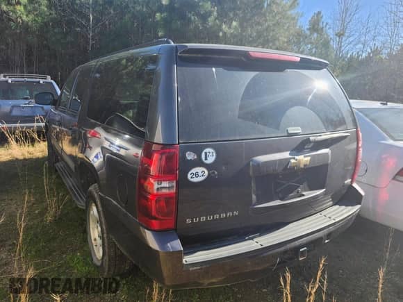 2010 Chevrolet Suburban LS с VIN 1GNUKHE32AR291666, выставлен на аукционе IAAI как лот 43402652 с пробегом Не указан миль и . История ставок и продаж доступна на DreamBid. Изображение 3.