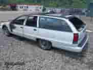1995 Chevrolet Caprice z VIN 1G1BL82P5SR127021, wystawiony jako IAAI lot #42463717 z przebiegiem Nie podano mil oraz . Historia ofert i sprzedaży dostępna na DreamBid. Obrazek 3.