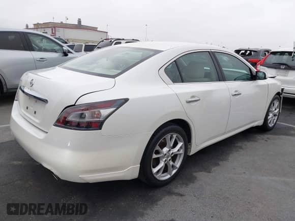 2013 Nissan Maxima SV z VIN 1N4AA5AP2DC821279, wystawiony jako IAAI lot #42767993 z przebiegiem 61 599 mil mil oraz . Historia ofert i sprzedaży dostępna na DreamBid. Obrazek 4.