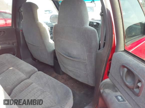 2000 Chevrolet Blazer LT with VIN 1GNDT13W9Y2394720, listed as a IAAI auction lot 41771294 with 184,681 mi miles and . Bid and sale history available at DreamBid. Image 8.