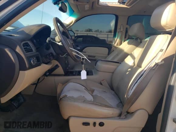 2010 GMC Sierra 1500 Denali z VIN 3GTRKXE27AG293882, wystawiony jako Copart lot #82752524 z przebiegiem 204 258 mil mil oraz Szkoda całkowita • Salvage title. Historia ofert i sprzedaży dostępna na DreamBid. Obrazek 7.