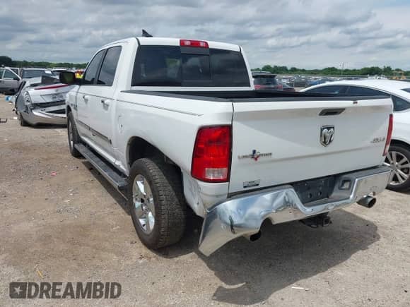 2013 Ram 1500 Big Horn z VIN 1C6RR7LT9DS557552, wystawiony jako IAAI lot #42472680 z przebiegiem 240 011 mil mil oraz . Historia ofert i sprzedaży dostępna na DreamBid. Obrazek 3.