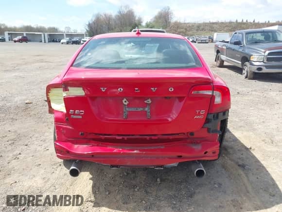 2012 Volvo S60 T6 с VIN YV1902FH9C2127803, выставлен на аукционе IAAI как лот 42084082 с пробегом 224 781 миль миль и . История ставок и продаж доступна на DreamBid. Изображение 17.