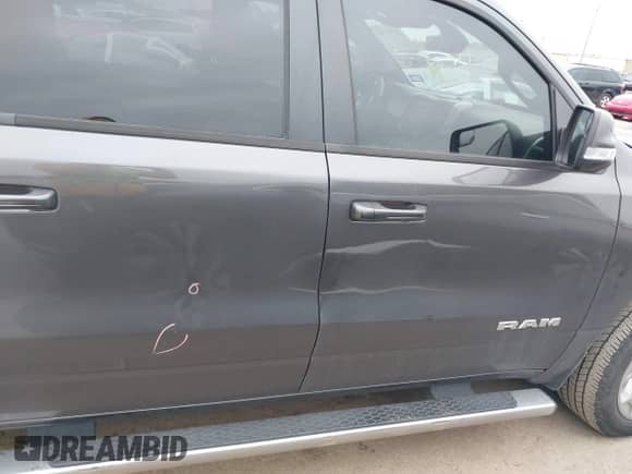 2020 Ram 1500 Big Horn z VIN 1C6RREFT0LN245858, wystawiony jako IAAI lot #41382781 z przebiegiem 93 895 mil mil oraz . Historia ofert i sprzedaży dostępna na DreamBid. Obrazek 13.