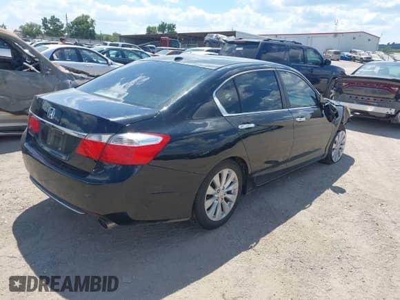 2013 Honda Accord EX-L z VIN 1HGCR2F82DA263524, wystawiony jako IAAI lot #43049965 z przebiegiem 192 934 mil mil oraz . Historia ofert i sprzedaży dostępna na DreamBid. Obrazek 4.