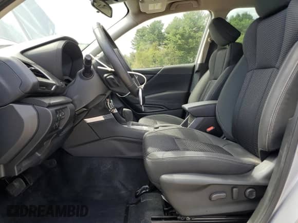 2024 Subaru Forester Premium z VIN JF2SKADC6RH433500, wystawiony jako Copart lot #70951835 z przebiegiem 5 635 mil mil oraz Szkoda całkowita • Salvage title. Historia ofert i sprzedaży dostępna na DreamBid. Obrazek 7.