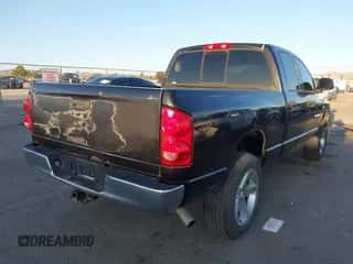 2007 Dodge 1500 SLT z VIN 1D7HU18227S230095, wystawiony jako IAAI lot #43351459 z przebiegiem 173 184 mil mil oraz . Historia ofert i sprzedaży dostępna na DreamBid. Obrazek 4.