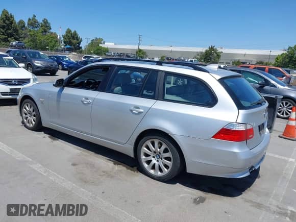 2010 BMW 5 Series 535i xDrive с VIN WBAPT7C55AC237585, выставлен на аукционе IAAI как лот 42334248 с пробегом 109 262 миль миль и . История ставок и продаж доступна на DreamBid. Изображение 3.