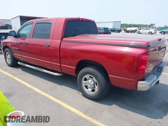 2007 Dodge 1500 SLT z VIN 3D7KR19D87G825922, wystawiony jako IAAI lot #42389240 z przebiegiem 203 026 mil mil oraz . Historia ofert i sprzedaży dostępna na DreamBid. Obrazek 3.