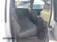 2005 Chevrolet Silverado 1500 LS z VIN 2GCEC13T851362243, wystawiony jako IAAI lot #41473828 z przebiegiem 278 628 mil mil oraz . Historia ofert i sprzedaży dostępna na DreamBid. Obrazek 8.