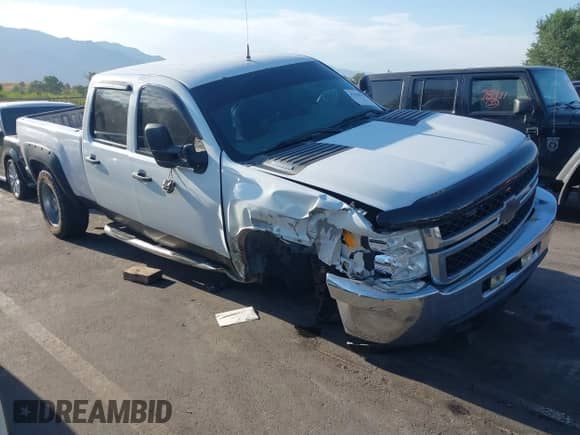 2014 Chevrolet Silverado 2500HD Work Truck z VIN 1GC1KVCG6EF144919, wystawiony jako IAAI lot #42968279 z przebiegiem 145 810 mil mil oraz . Historia ofert i sprzedaży dostępna na DreamBid. Obrazek 1.