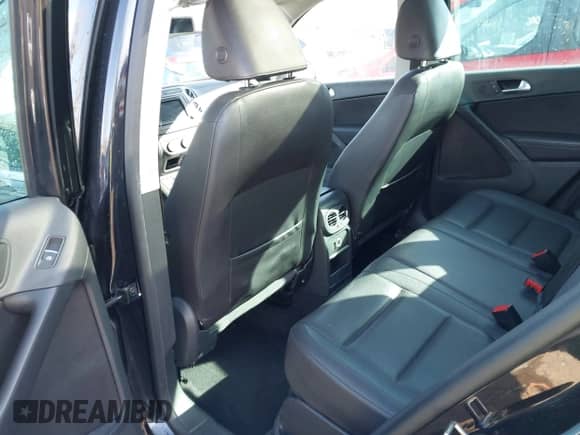 2017 Volkswagen Tiguan Wolfsburg Edition с VIN WVGSV7AXXHK007144, выставлен на аукционе IAAI как лот 41810979 с пробегом 125 363 миль миль и . История ставок и продаж доступна на DreamBid. Изображение 8.