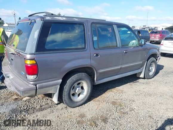 1997 Ford Explorer XLT с VIN 1FMDU35P4VUA75731, выставлен на аукционе IAAI как лот 41718234 с пробегом 194 358 миль миль и . История ставок и продаж доступна на DreamBid. Изображение 4.